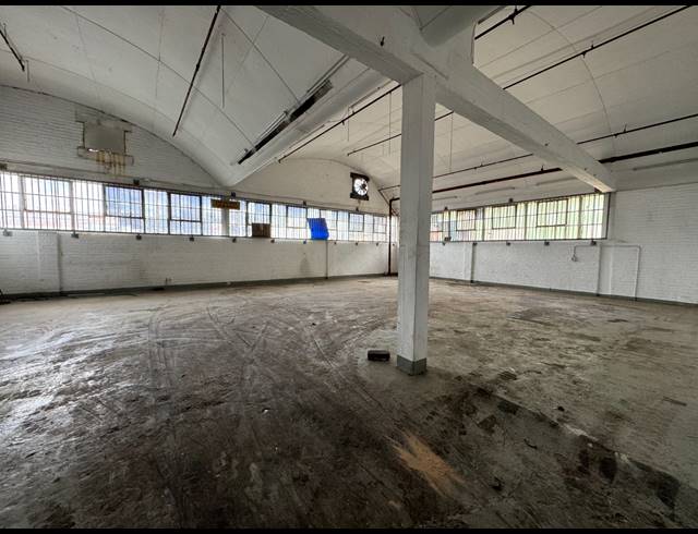 1,399M² WAREHOUSE TO LET IN INDUSTRIA WEST
